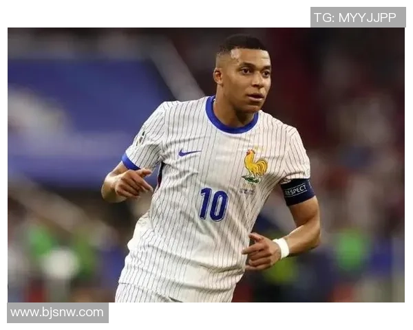 足球明星的多重身份与独特称号揭秘你不知道的背后故事 足球明星的多重身份与独特称号揭秘你不知道的背后故事