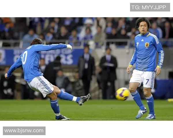 重庆足球队与广州足球队赛后复盘分析双方战术意识与表现差异